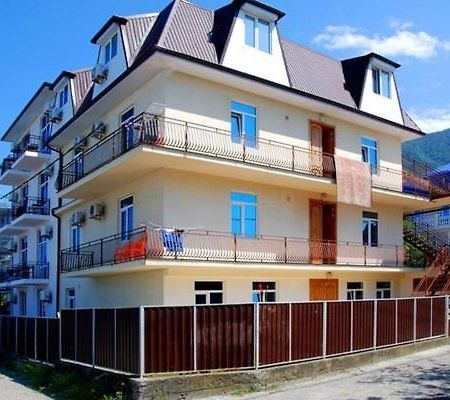 Гостевой Дом Жемчужина Gagra Exterior foto